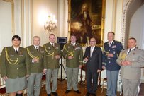 Nově vyznamenaní ve společnosti pana Pierra Levyho, generála Picka a plukovníka Bucherie